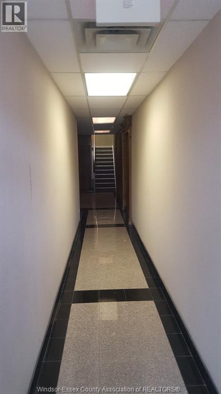 Photo du bâtiment - 1060 University Ave W