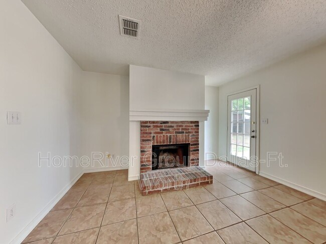 Foto del edificio - 4413 Cedar Crest Dr