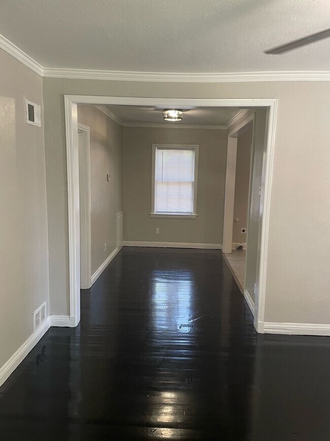 Foto del edificio - 4SuccessRealty is now offering this 2bedro...