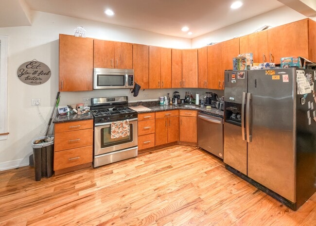 Building Photo - 2835 N Damen Ave