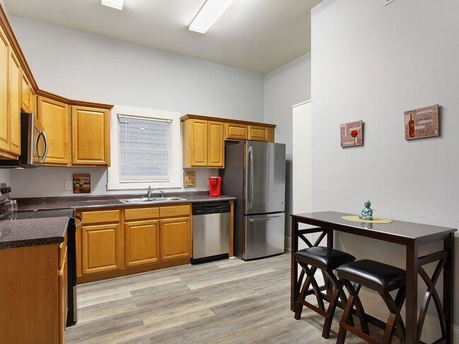 Building Photo - 128 E Waldburg St