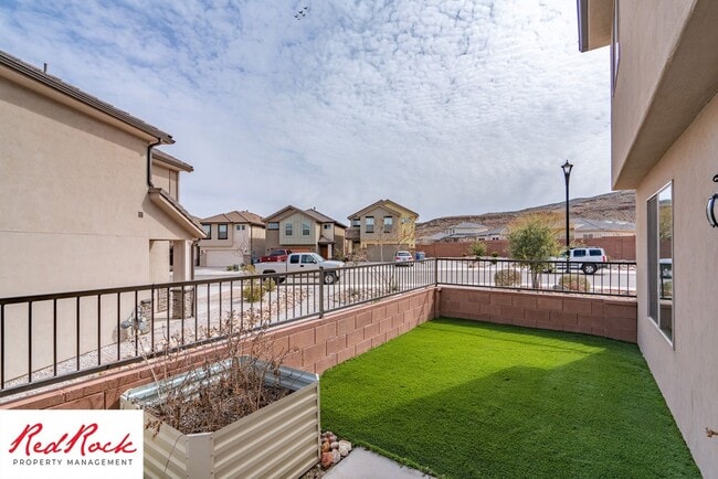 Building Photo - Adorable Stand Alone 4 Bedroom Corner Unit with Fully Fenced Backyard. Small Dogs Welcome.