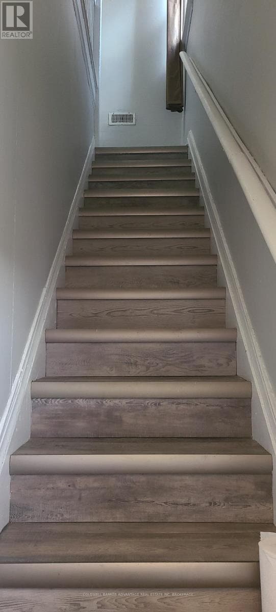 Building Photo - 14 Albert St