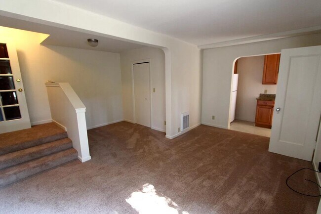 Studio - 2119 Arthur Ave