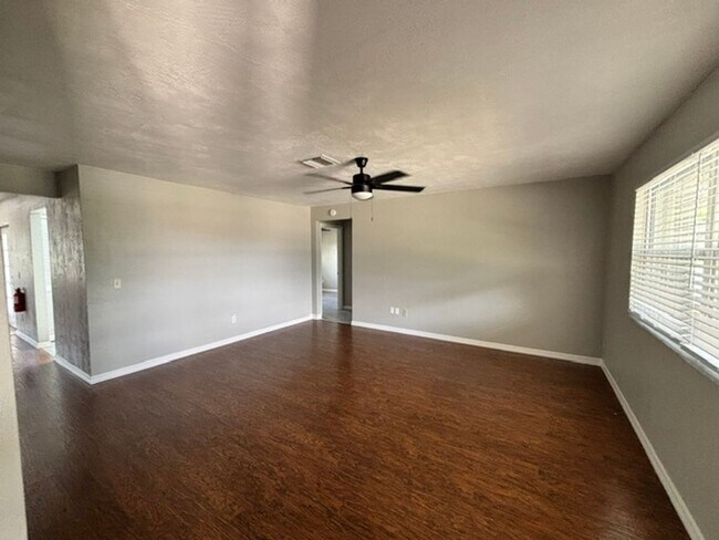 Foto del edificio - 1187 Malone Ct