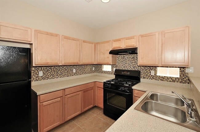 Building Photo - 616 Summit Valley Ln