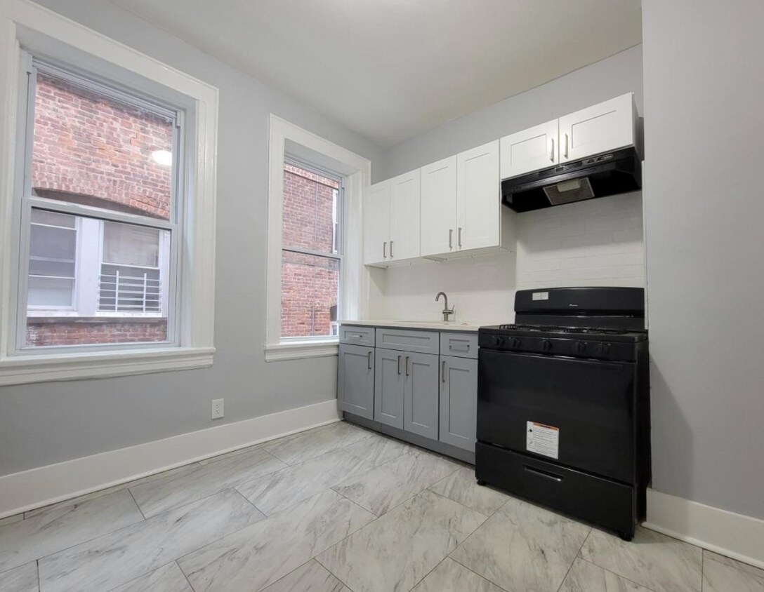 Primary Photo - 310 Park Ave