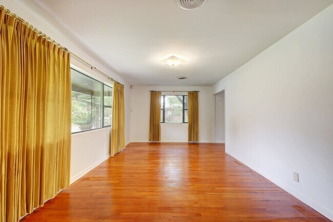 Foto del edificio - 1400 Larkwood Dr