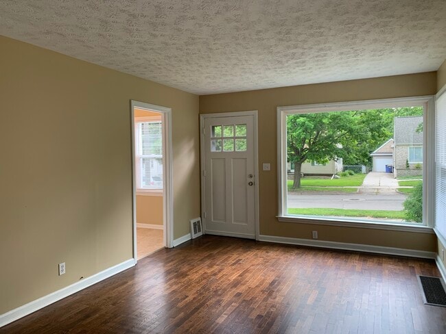 Foto del edificio - 1241 Burke Ave NE