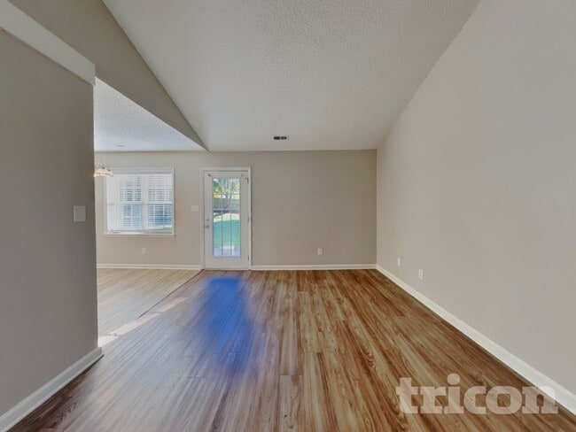 Building Photo - 204 Wexford Dr