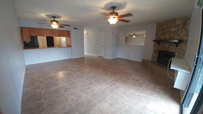 Building Photo - Newly Renovated Beautiful 2 Bedroom Home