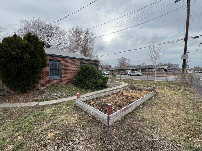 Building Photo - Single Family House in Midtown with Garage...