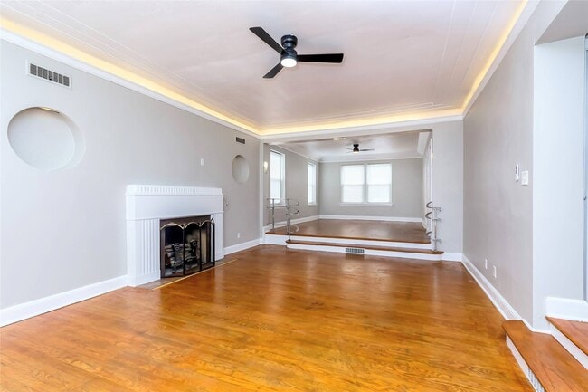 Building Photo - 8910 Gravois Rd