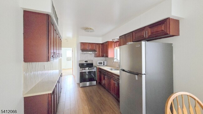 Building Photo - 619 Sussex St