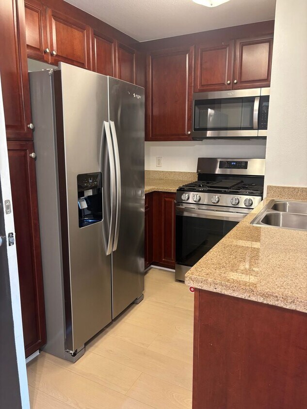 Foto principal - Amazing 1 Bedroom Condo at "The Met" Woodl...