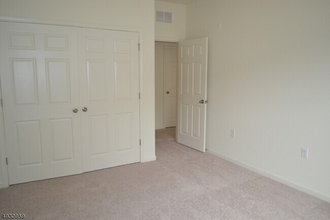 Building Photo - 136 Aspen Dr