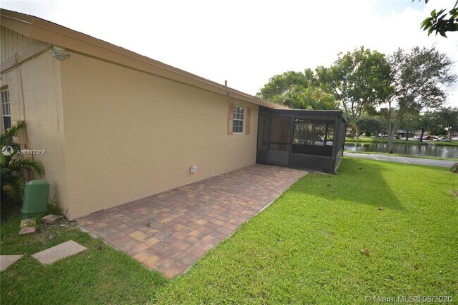 Building Photo - 2119 Nova Village Dr