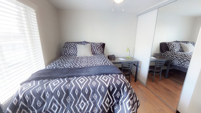 Building Photo - Capri Apartments at Eugene