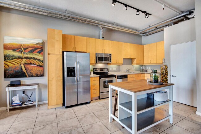 Foto del edificio - 7301 E 3rd Ave