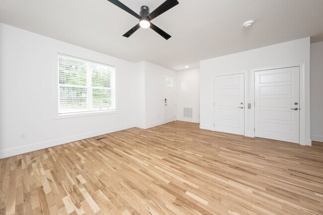 Foto del edificio - 3800 Lands End Ct