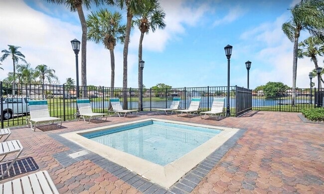 Foto del edificio - 17317 NW 63rd Ave