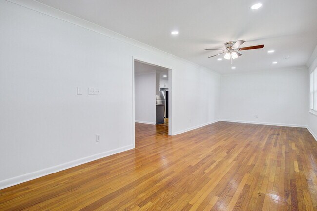 Foto del edificio - 816 E Estates Blvd