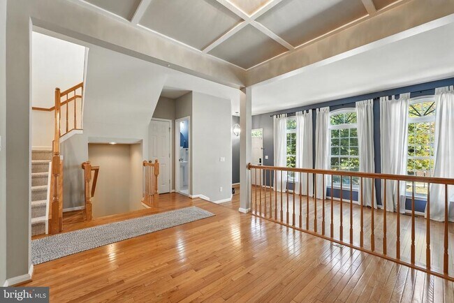 Building Photo - 3363 Beechcliff Dr