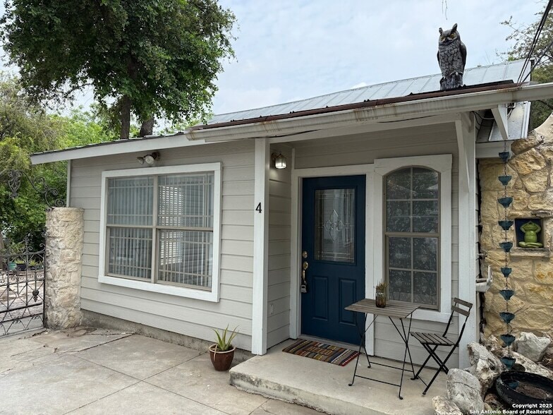 Foto principal - 423 W Craig Pl