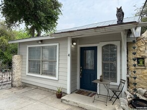 Building Photo - 423 W Craig Pl