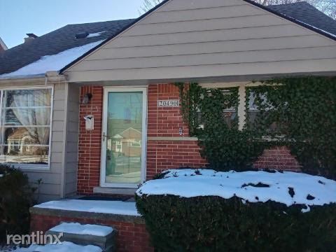 Primary Photo - 4 br, 2 bath House - 20490 Country Club Dr