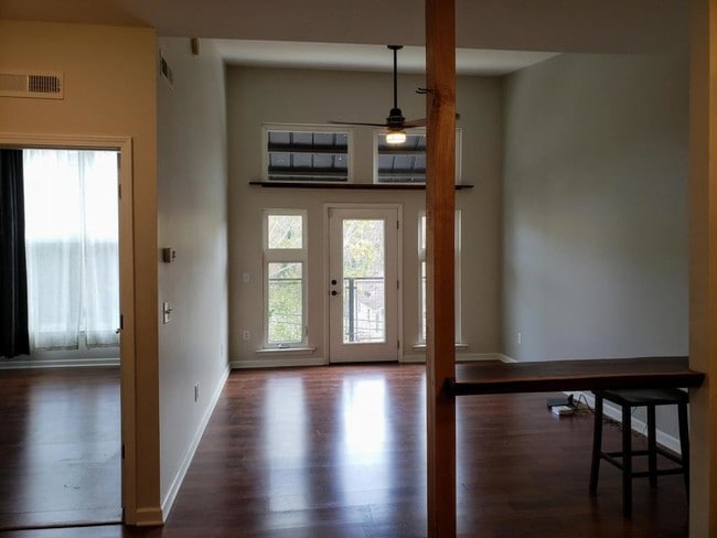 Building Photo - 125 Clingman Ave #302