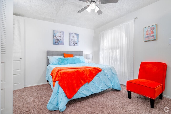 1BR, 1BA - 578SF - Bedroom - Town View