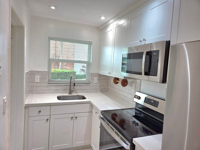 Bright Updated Kitchen - 1971 SE 5th Ct