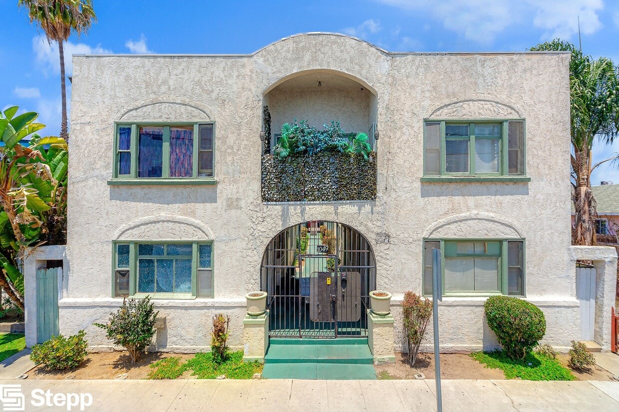 Primary Photo - 1049 E 5th Street