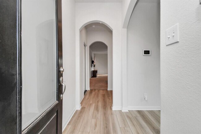 Foto del edificio - 424 Maple Fawn Dr