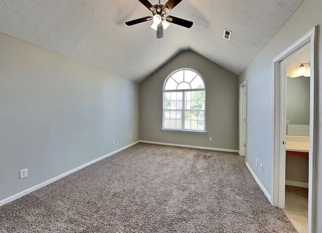 Foto del edificio - 2621 Fairstone Ave