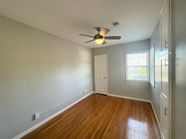 Building Photo - 2075 Penmar Ave