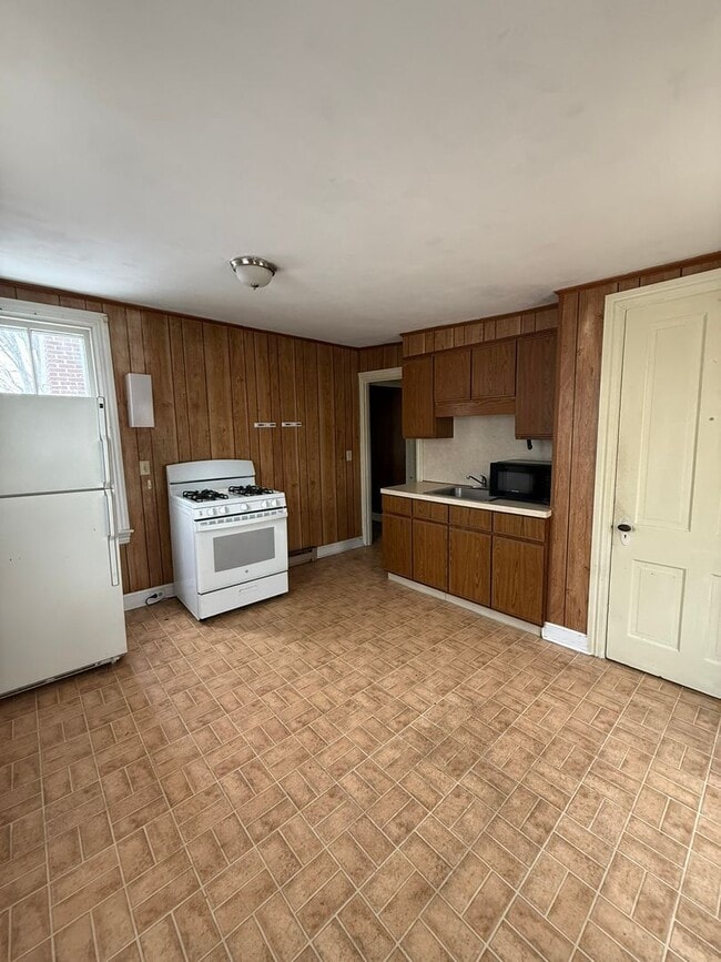 Building Photo - 344 E Park St