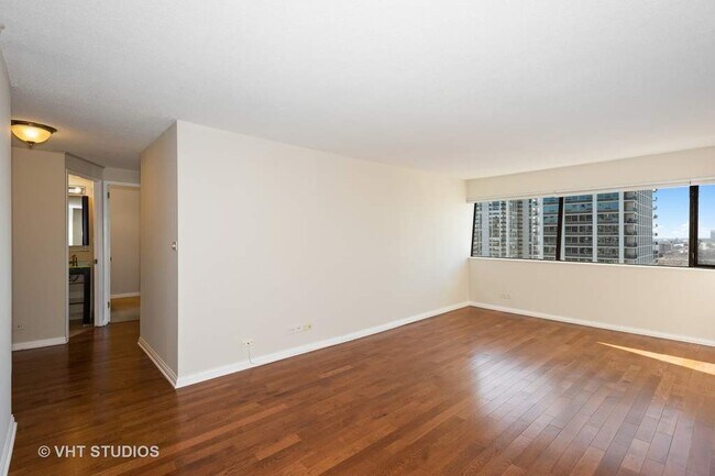 Building Photo - 1415 N Dearborn St