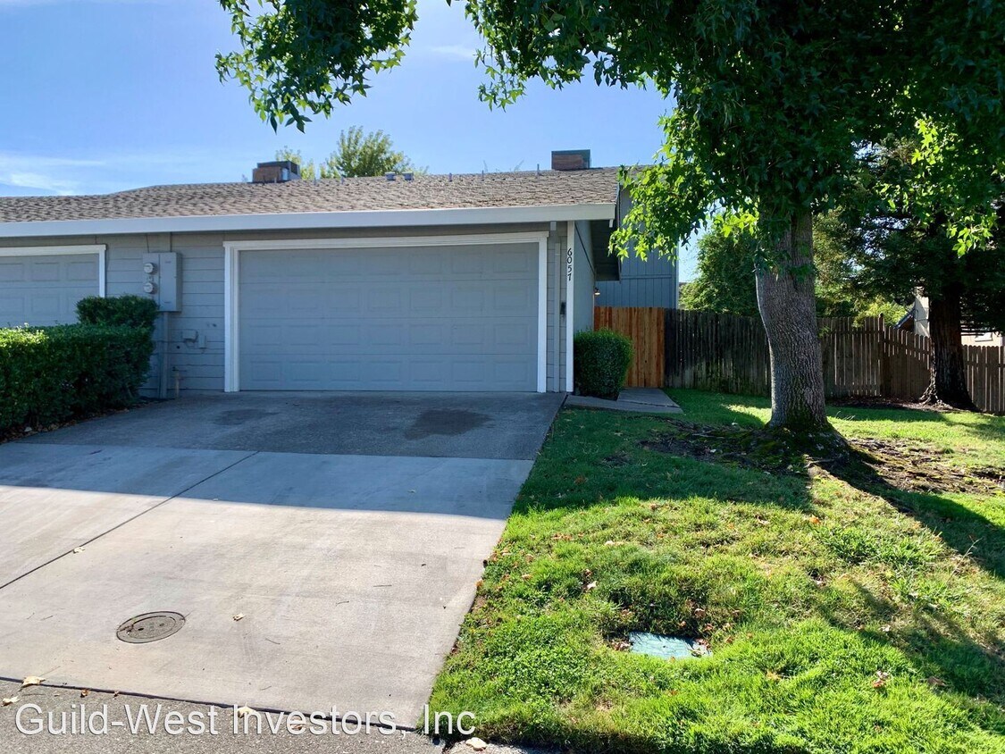 Foto principal - 2 br, 1.5 bath House - 6057 Woodside Drive