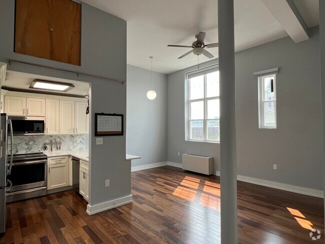 Building Photo - 450 7th St