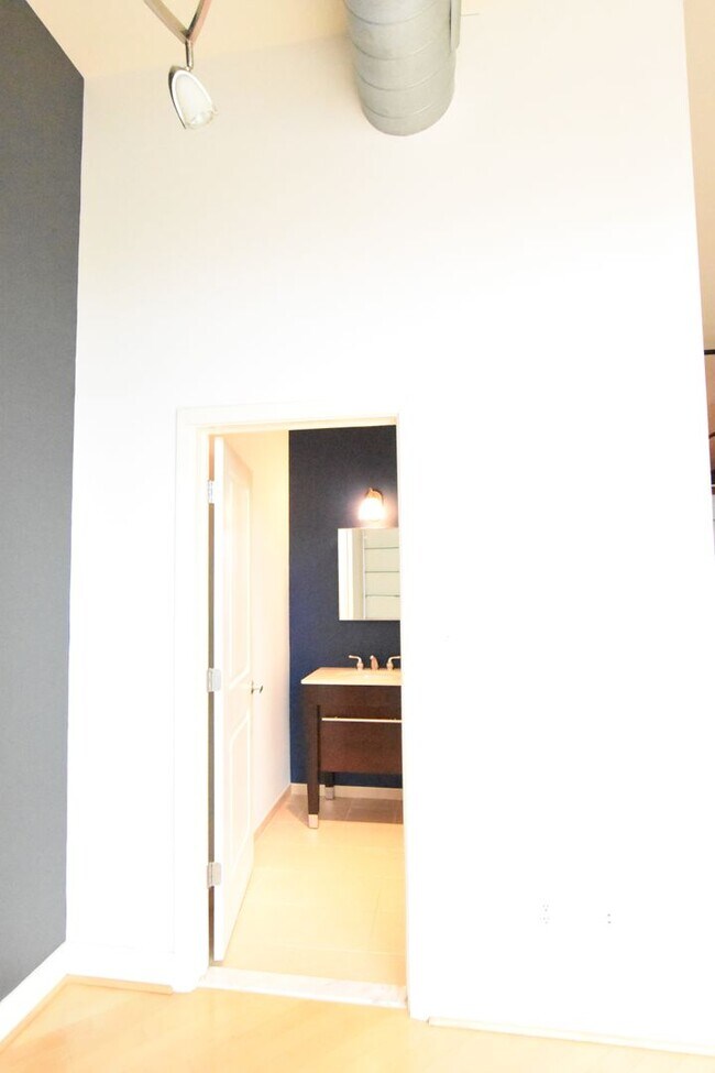 Foto del edificio - Chic, Contemporary 1 BD 1.5 BA Condo in the Mount Pleasant neighborhood of NW DC!!