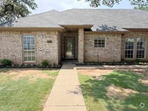Building Photo - 4801 Shenandoah Dr