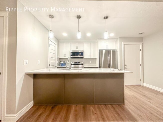 Building Photo - AMAZING 3 BEDS/ 2.5 BATHS TOWNHOUSE | WALKOUT BASEMENT