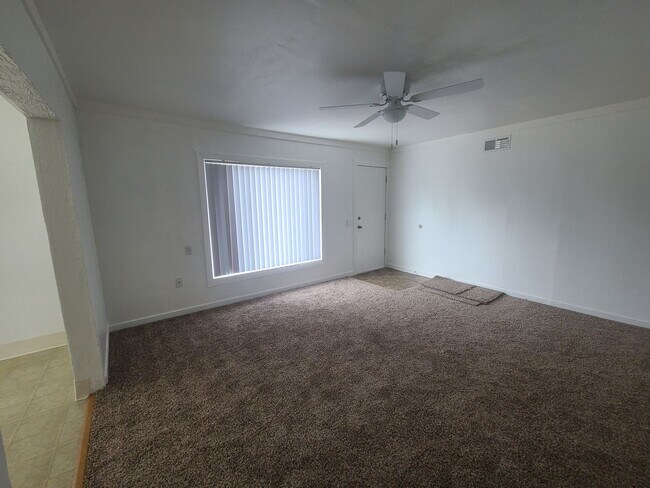 Foto del edificio - 2 bedroom, 1 bath downtown Dallas with yard