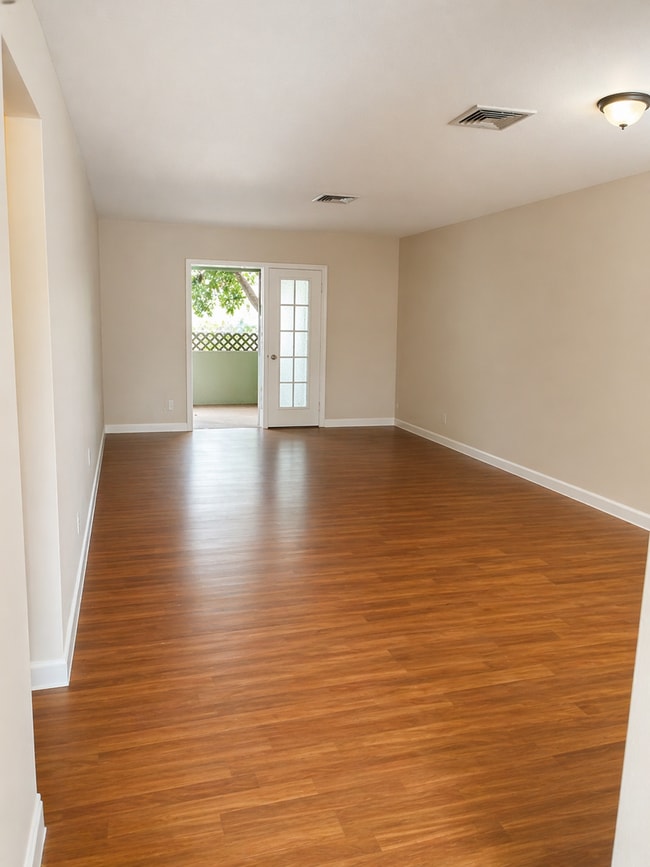 Photo - 4317-4317 Cocoanut Rd Apartment