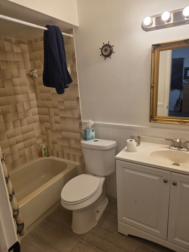 Building Photo - 10501 Lake Vista Dr