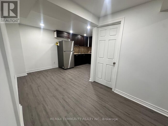 Building Photo - 18 Hearth Pl