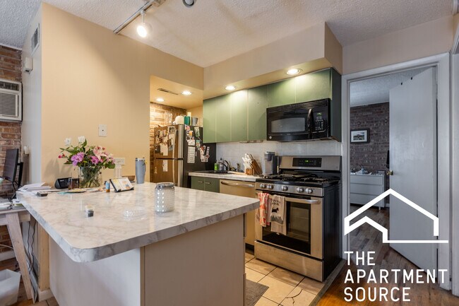 Building Photo - 715 W Diversey Pkwy