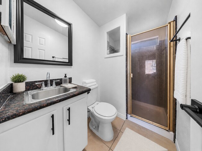 Foto del edificio - 2241 E 19th St